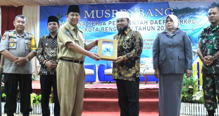 Staf Ahli Gubernur Bidang Kemasyarakatan dan SDM Setda Provinsi Bengkulu H. Muslih Z, SH. MSi menghadiri Musyawarah Perencanaan Pembangunan Rencana Kerja Pemerintah Daerah (3) (1)