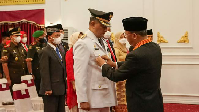 Gubernur Bengkulu Rohidin Mersyah Lantik Pj Bupati Benteng Heriyandi Roni