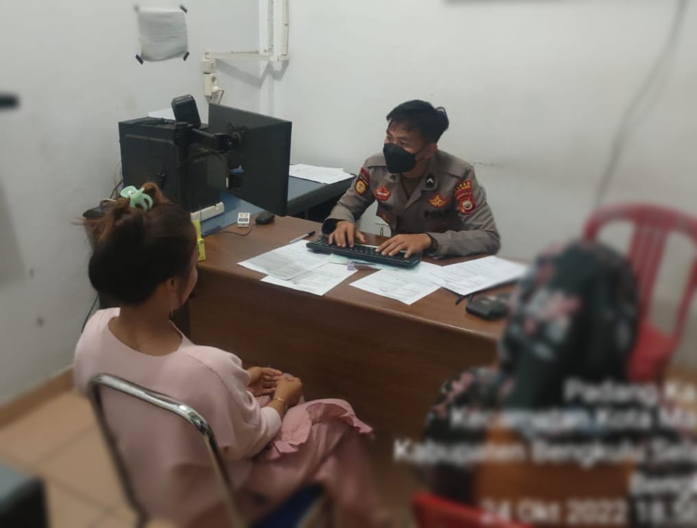 Jadi Korban Penganiayaan Di Depan Hotel, IRT Lapor Polisi