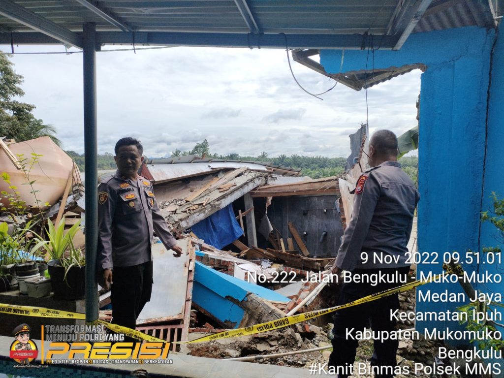 Sinergi, Polsek MMS Bersama BPBD Tinjau Lokasi Tanah Longsor di Mukomuko