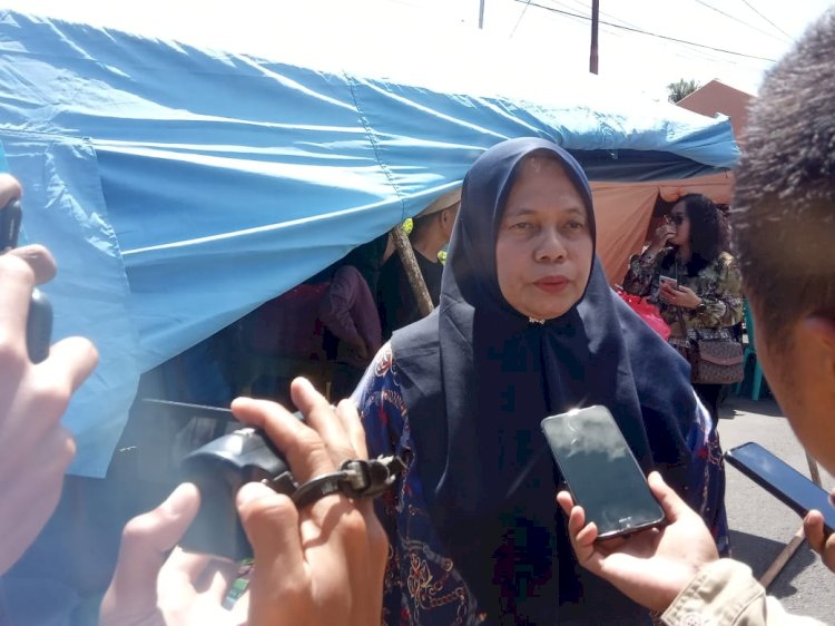 Wakil Ketua Komisi III DPRD Kota Bengkulu Bagikan Bantuan Beras Untuk Korban Banjir